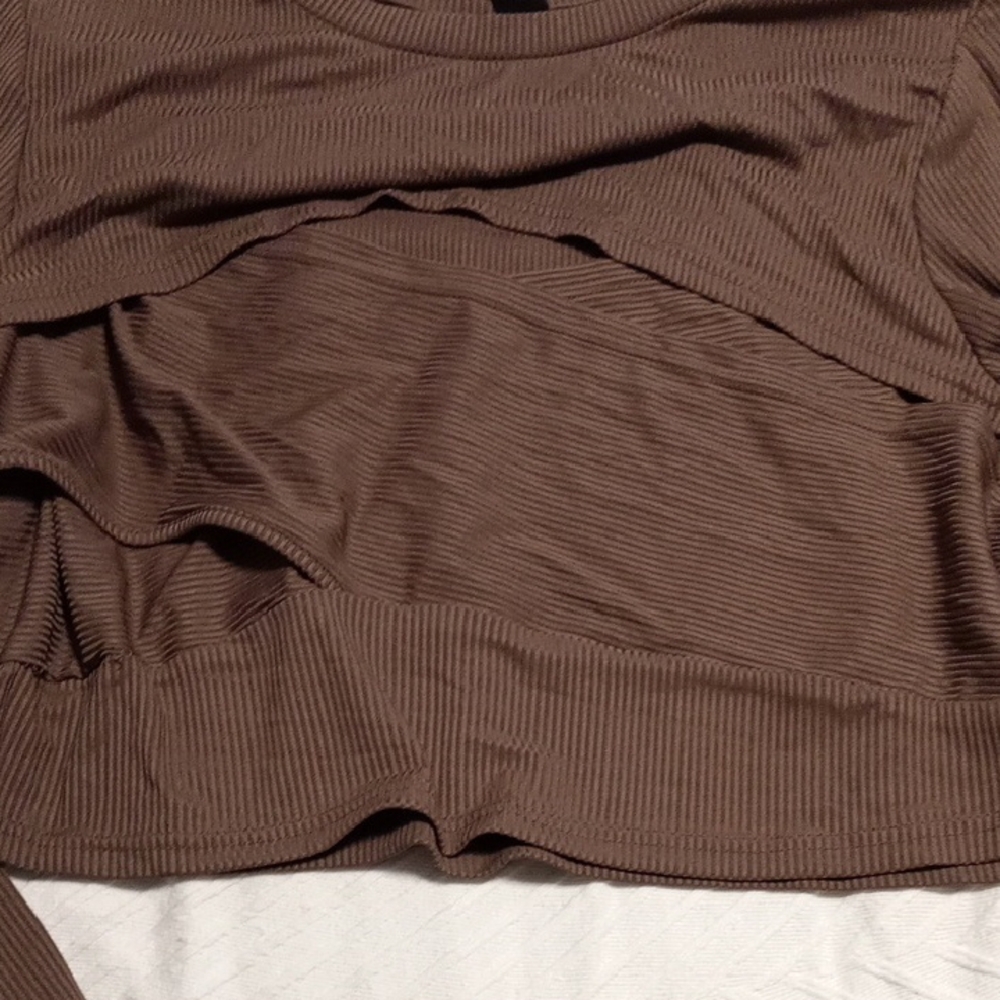 SHEIN Chocolate Ribbed Long Sleeve Crop Top - Picture 3 of 4
